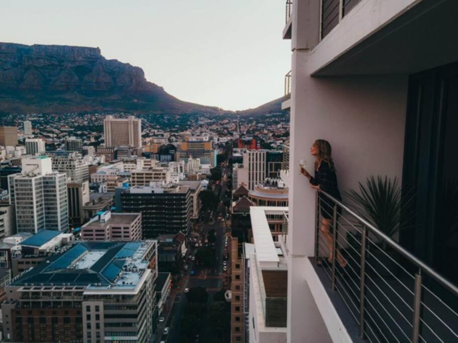 "Lykke On Bree" - Unique Apartment With Stunning Table Mountain Views كيب تاون المظهر الخارجي الصورة